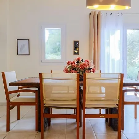 Yiasemi Open-plan Suite, Near