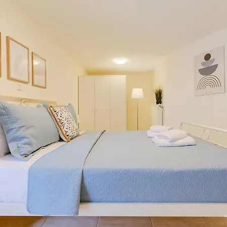 Yiasemi Open-plan Suite, Near Apartment *
