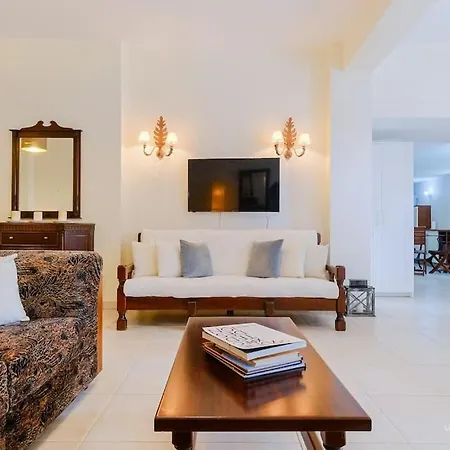 Yiasemi Open-plan Suite, Near