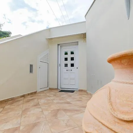 Yiasemi Open-plan Suite, Near Apartment