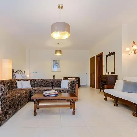 Yiasemi Open-plan Suite, Near Apartment